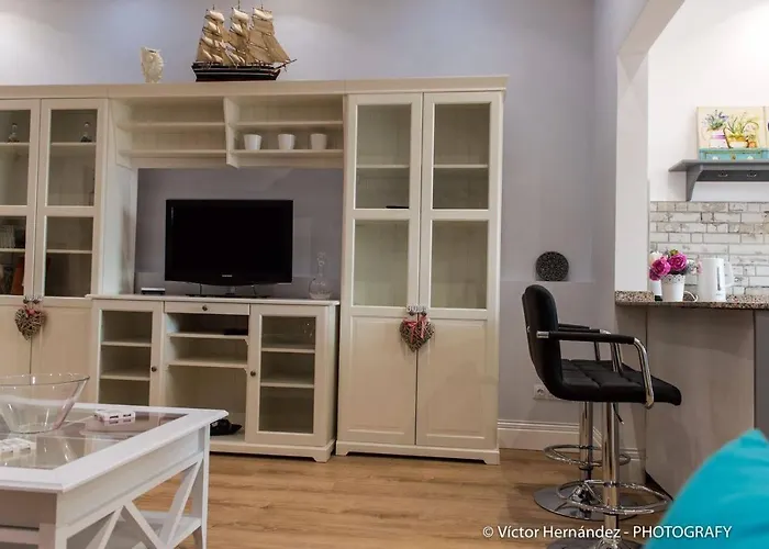 Flatguest Living House