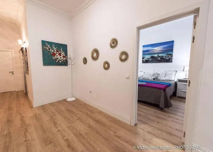 Flatguest Living House